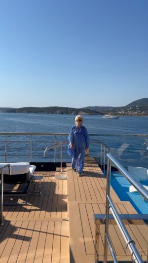 Lili Caneças Instagram - Chegámos à Sardenha. Costa Esmeralda, uma das minhas ilhas favoritas… 40 anos depois …💙