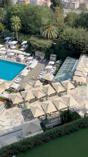 Lili Caneças Instagram - Chegámos a Roma, ao Hotel Cavalieri Waldorf Astoria que há 40 anos atrás era Hilton, continua fantástico, andamos horas ao Sol e vimos quase todos os monumentos e igrejas mais importantes de Roma, a Via Veneto já não símboliza a Dolce Vita e o glamour já não existe, mas Roma é A cidade. Celebrem a Vida,um presente de Deus. 
Welcome September 🙏
Vídeo by me do terraço da nossa Suite.