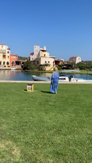 Lili Caneças Instagram - No Hotel Cala Di  Volpe, que foi o primeiro Hotel em que ficámos com toda a família e amigos e que continua a ser o melhor da Sardenha 💙