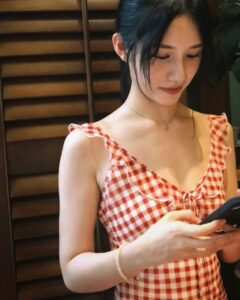 Actress Lilian Zhang HD Photos and Wallpapers August 2024