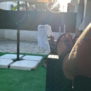 Liliana Almeida Instagram - Há uns dias atrás… O sal, o sol, amigos, sorrisos, conversas sobre nós,humanos, e o que andamos cá a fazer, ah e gelados.

📍Pelo Algarve

#semfiltros