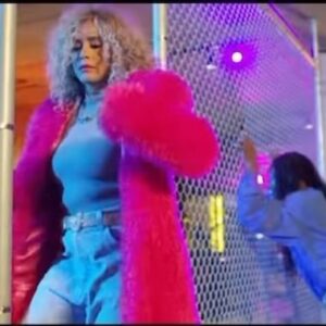 Liliana Almeida Instagram - Já disponível novo problema mundial ✊🏿✊🏿🔥🔥 no YouTube 📺 da “ KLASSZIK “ AQUECEU link na Bio 

@scro_que_cuia_official feat @bruno_de_carvalho_oficial e @lilianaalmeidamusic 

Beat: @juniornobeatoficial 
Captação e masterização:  @dj.aka_m 

Produção vídeo: @jihadkahwaji_jkp