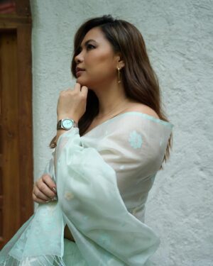 Lin Laishram Instagram - Timeless Fashion 

Photography @dev.yami 
Make up @taranmalhotra_ 
Hair stylist @vithikajaiswal 
Jewellery @shamooosana 
Watch @tissot_official @tatacliqluxury 
 #TimelessStyle #HeritageElegance #moderntradition