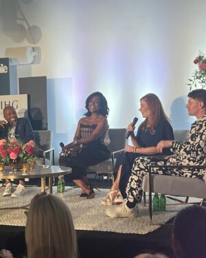 Lisa Ann Walter Instagram - The season begins.
Thanks to @people magazine for hosting such a fun discussion with my beloved cast about our beloved show. 
A lovely night capped off by Emmy celebration party with old friends and new @thegershagency. 
.
 #emmys @televisionacad @people #panel @abbottelemabc #abbottelementary 
.
Hair: @dvohair 
Makeup: @adamchristophermakeup 
Style: @miss_kellyjohnson 
Dress: @gretaconstantine 
Shoes: @louboutinworld 
Bag: @tylerellisofficial 
Necklaces: @astridandmiyu @gabrielandco