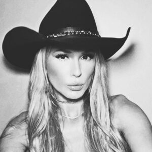 Lívia Andrade Instagram - Pronta para Canaã dos Carajas 🤠🍻✨️