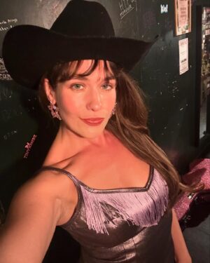 Lola Kirke Instagram - An extremely sparkly trip to the UK thus far. 🎆