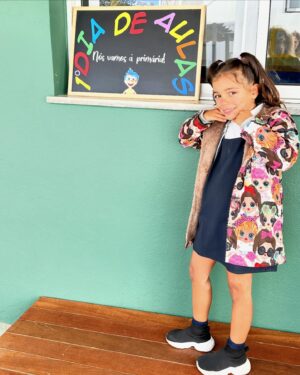 Luciana Abreu Instagram - O 1° dia de escola, na melhor de todas, onde se brinda diariamente aos valores universais. Obrigada @externato_eduarda_maria 
Boa sorte amores da minha vida @lucynettes . Que Deus vos brinde com a sabedoria e felicidade. ♥️🙏🏼