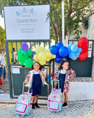 Luciana Abreu Instagram - O 1° dia de escola, na melhor de todas, onde se brinda diariamente aos valores universais. Obrigada @externato_eduarda_maria 
Boa sorte amores da minha vida @lucynettes . Que Deus vos brinde com a sabedoria e felicidade. ♥️🙏🏼