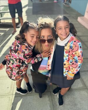 Luciana Abreu Instagram - O 1° dia de escola, na melhor de todas, onde se brinda diariamente aos valores universais. Obrigada @externato_eduarda_maria 
Boa sorte amores da minha vida @lucynettes . Que Deus vos brinde com a sabedoria e felicidade. ♥️🙏🏼