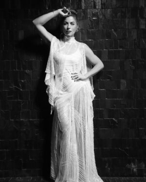Ludwika Paleta Instagram - 🏆 

Vestido: @alfredomartinez_brand 
zapatos: @renecaovilla  para @granvia.mx 
Maquillaje: @ger.parra
Peinado: @cesarehl 
@luistorressalon 
Hotel 
@hoteldemetria 
Aretes
@joyeriasuarez
Fotografo
@rafaelpulidophoto

RP / @nmda_mx