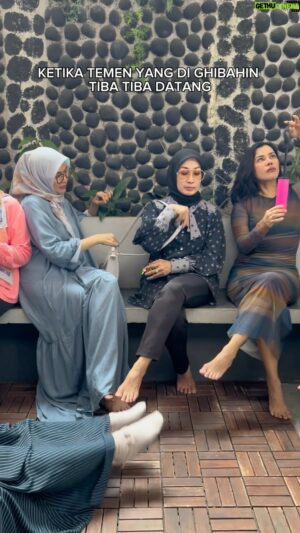 Lulu Zakaria Instagram - Hayoo, siapa yang suka ghibah?
Jangan ya dek ya!!!!