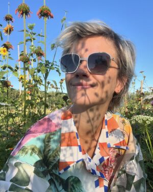 Lynn Van Royen Instagram - Ochtendwandeling naar  @dehoezekouter 🩷🌻