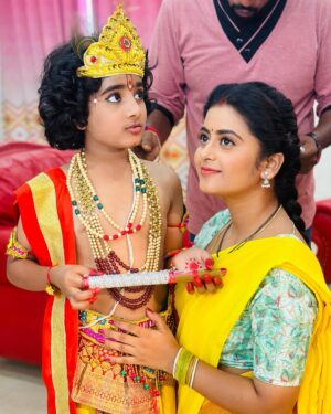 Maahi Gouthami Instagram - Andhariki Krishnashtami Subhakankshalu🤩🥰 
Ma Chi La Sow Krishnayya tho♥️ 
#chiranjeevilakshmisowbhagyavathi #lakshmi #junnu #krishnashtamispecial #maahigouthami #janmashtami #instagood #instadaily #instamood #instalike