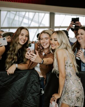 MacKenzie Porter Instagram - Eeeek getting ready to host the CCMAs tonight! Tune in at 8/7c on CTV to watch

stylist: @kristaroser 
assistant: @clairetjohnson 
tailor: Aubrey Hyde
👗: @inesdisanto 
👠: @charleskeithofficial 
💍: @nadrijewelry 
👛: @meliebianco 

💄 @theisarosa 

📸: @jessica.hood