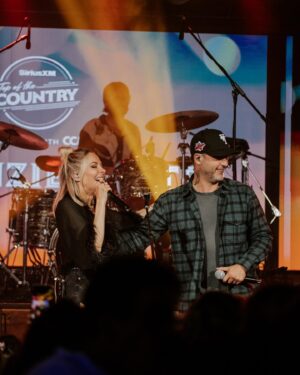 MacKenzie Porter Instagram - Night one of CCMAs with @siriusxmcanada!! And all my homies showed up!! Thank you for singing with us Edmonton 🫶🏻

📸  @jessica.hood
