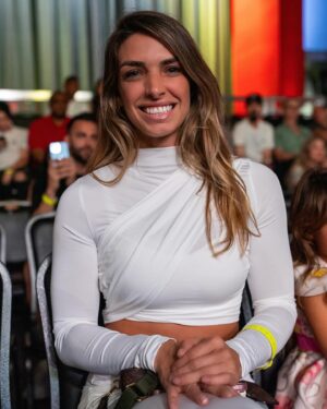 Mackenzie Dern Instagram - One more weekend of great fights 🤩 I love my job! @ufc 
•
•
Mais um final de semana com lutas incríveis 🤩 Eu amo o meu trabalho! @ufc