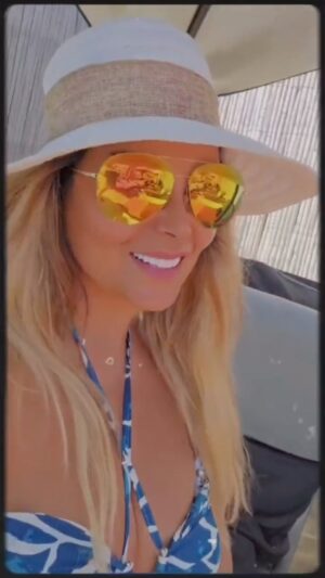 Madeleine Matar Instagram - "طمن قلبك قلو بحبك، أنا اسمي حبيبتك وعايشة انا ليك…"
فيكن تسمعو عالأغنية كاملة على صفحتي على يوتيوب!!!
بحبكن كلكن ❤️❤️❤️

#madeleine_matar #مادلين_مطر #fypage #fyp #foryou #foryoupage #explore #trendingreels #viralvideos #insta #لبنان #مصر #امارات #قطر #كويت #عراق #مغرب #جزائر #ليبيا