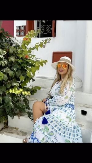 Madeleine Matar Instagram - مسا الخير من ميكونوس اليونانية، وعلى أنفام أغنيتي صيادك!!!
فيكن تسمعو الأغنية كاملة على صفحتي على يوتيوب.
 بحبكن كلكن ♥️♥️♥️

#مادلين_مطر #madeleinematar #trendingreels #viralvideos #insta #foryou #fyp #trend #summertime #summervibes #mykonos #greece #لبنان