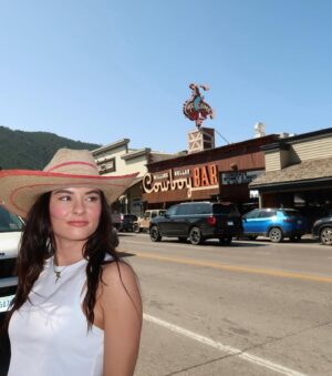 Madeline Carroll Instagram - Honey I’m home 🏠 🤠 🤠🤠🤠 @jacksonhole @vintageinfatuation @jacksonholemobilehatbar
