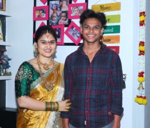 Madhu Reddy Instagram - “You don’t choose your family. they are God’s coregift to you,As you are to them”😘❤️ @purvikaareddy 
@spydyyy_._324 
📸 @bheemesh_6 

#instagram #insta#reelitfeelit #mother #happy #sister #motherdaughter #feel #reelitfeelit #mood #happy #happylife #instalove #emotions #reach #reachlife #feed #viral #viralpost #viralinstagram #viralsong #motherlife #loveislove #feeding #reach #photo #naturephotography #photosession #family #familytime #familyphotography #familylove