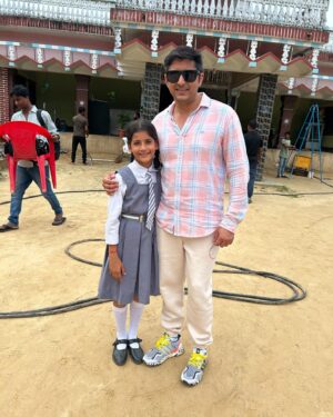 Madhu Sharma Instagram - On the set of Shree 420 in Lucknow 🦋
With my favourite ❤️ Madhu dida , khesari bhaiya , Sameer bhaiya , dev bhaiya 💙💙💙😃#bhojpuriyastar
