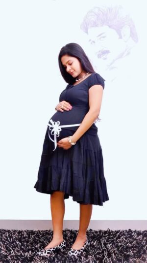 Madhumitha Instagram - #throwbackthursday #ᴛʙᴛ #alert గగన్ గాడు నా పొట్టలో ఉన్నప్పుడు #9months 💞 #babyboy #pregnant #pregnancy #pregnancyshoot #babybumpshoot