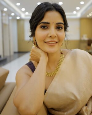 Madhuri Jain Instagram - Onam Ashamsakal 🤍✨

PC: @thatmadraskaran 
Saree : @tribanga_india