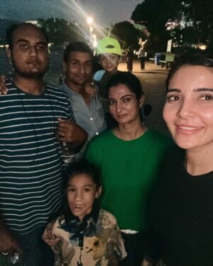 Madhuri Jain Instagram - And then it all gets better when you are with your FAMILY 🫶🩷

#grateful #home #mypeople #blessed

Also, 17 slides in a photo dump is a bit insane but I did it anyway
