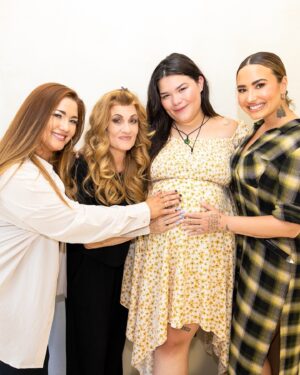 Madison De La Garza Instagram - oh ryan, how I love you. thank you for making all of my dreams come true. ♥️ baby mitchell 10.24

.

📸: @angelokritikos