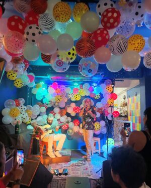 Mãeana Instagram - aniversário do @pedroderosamorais na @casadamaeoficial foi inesquecível! ❤️💞❤️🌈🎈🥰