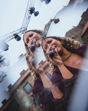 Mafalda Luís de Castro Instagram - Que loucura Forte de São João! 🔥

Dia 14 temos encontro marcado no Jardim do Torel para nos despedirmos do verão e do Sambinha da AP! ☀️🎶

🎟️ Os bilhetes já estão à venda

#sambinhadaap #samba #inesap