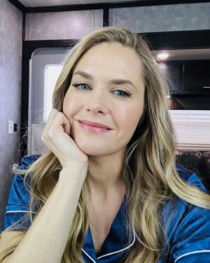 Maggie Lawson Instagram - Trailer days in happy place.