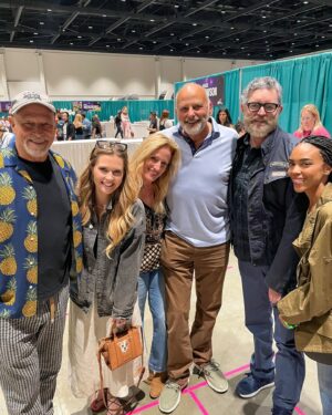 Maggie Lawson Instagram - Thank you @galaxyconsanjose for a very fun weekend ✨🥂🍍 and thank you @manuellamoreirainteriors for my new favorite bag. 🐾