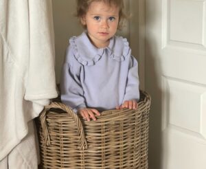 Maïka Desnoyers Instagram - 5 ans de toi… 
Je t’aime tellement. 
Merci de m’avoir choisie comme maison.
Tu étais destiné à faire parti de notre famille, et ce contre vent et.. stérilet 🤣

BONNE FÊTE LILI BOUBOU