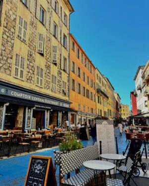 Maïka Desnoyers Instagram - Ville de Nice jour 1

Quelle belle ville.
On a profité de la belle journée pour prendre un café et découvrir le vieux Nice et aller sur la promenade des anglais. Les paysages et l’architecture sont EXCEPTIONNELS. 
J’avais envie de vous partager les clichés que j’ai pris en explorant la ville.
En espérant que ça vous fasse voyager virtuellement.
Maintenant sieste pour tous ( il y a 6h de plus ici, il est presque 16h) et ensuite on va voir un match des Aigles de Nice ♥️

#Nice #Travel #voyage #placedesanglais #architecture #family