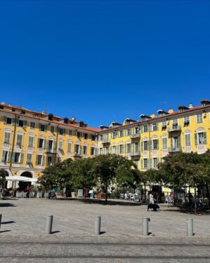 Maïka Desnoyers Instagram - Ville de Nice jour 1

Quelle belle ville.
On a profité de la belle journée pour prendre un café et découvrir le vieux Nice et aller sur la promenade des anglais. Les paysages et l’architecture sont EXCEPTIONNELS. 
J’avais envie de vous partager les clichés que j’ai pris en explorant la ville.
En espérant que ça vous fasse voyager virtuellement.
Maintenant sieste pour tous ( il y a 6h de plus ici, il est presque 16h) et ensuite on va voir un match des Aigles de Nice ♥️

#Nice #Travel #voyage #placedesanglais #architecture #family