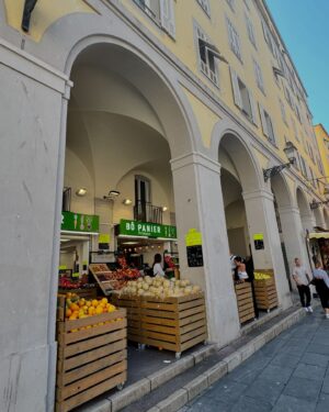 Maïka Desnoyers Instagram - Ville de Nice jour 1

Quelle belle ville.
On a profité de la belle journée pour prendre un café et découvrir le vieux Nice et aller sur la promenade des anglais. Les paysages et l’architecture sont EXCEPTIONNELS. 
J’avais envie de vous partager les clichés que j’ai pris en explorant la ville.
En espérant que ça vous fasse voyager virtuellement.
Maintenant sieste pour tous ( il y a 6h de plus ici, il est presque 16h) et ensuite on va voir un match des Aigles de Nice ♥️

#Nice #Travel #voyage #placedesanglais #architecture #family