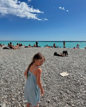 Maïka Desnoyers Instagram - Ville de Nice jour 1

Quelle belle ville.
On a profité de la belle journée pour prendre un café et découvrir le vieux Nice et aller sur la promenade des anglais. Les paysages et l’architecture sont EXCEPTIONNELS. 
J’avais envie de vous partager les clichés que j’ai pris en explorant la ville.
En espérant que ça vous fasse voyager virtuellement.
Maintenant sieste pour tous ( il y a 6h de plus ici, il est presque 16h) et ensuite on va voir un match des Aigles de Nice ♥️

#Nice #Travel #voyage #placedesanglais #architecture #family