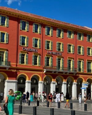 Maïka Desnoyers Instagram - Ville de Nice jour 1

Quelle belle ville.
On a profité de la belle journée pour prendre un café et découvrir le vieux Nice et aller sur la promenade des anglais. Les paysages et l’architecture sont EXCEPTIONNELS. 
J’avais envie de vous partager les clichés que j’ai pris en explorant la ville.
En espérant que ça vous fasse voyager virtuellement.
Maintenant sieste pour tous ( il y a 6h de plus ici, il est presque 16h) et ensuite on va voir un match des Aigles de Nice ♥️

#Nice #Travel #voyage #placedesanglais #architecture #family