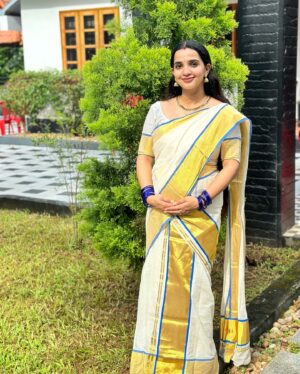 Malavika Krishnadas Instagram - 🤰🏻🧿
.
Saree : @kasavukada_1985 
Styling: @sabarinathk_