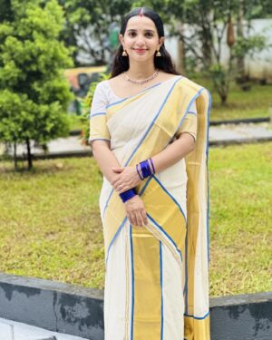 Malavika Krishnadas Instagram - 🤰🏻🧿
.
Saree : @kasavukada_1985 
Styling: @sabarinathk_