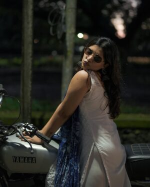 Malavika Sreenath Instagram - Ride polaama? 😉 

📸 @muzammilmooza 🫶🏼