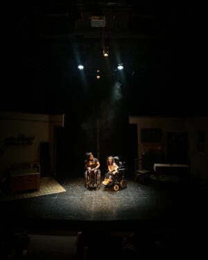 Malena Ratner Instagram - @lonormalteatro se estreno en El Picadero. Los Lunes 20hs
No entiendo nada. Siempre dije que el picadero es mi teatro favorito en bs as. No sé bien como decidí escribir una obra. Fran se sumo al toque, tampoco sé cómo. Este año aparecieron connie y rodri. Bri se le sumó a Cami para hacer un dúo contra todo riesgo. Mi papá hizo una rampa re fachera para que las pibas suban al escenario. Robé muchas cosas a la gente porque nos faltaba utilería. Mari, mai, raque, diego y el purrete la rompieron toda. Quise decir algo antes de arrancar la función y no pude, me largue a llorar. Fran si pudo,por suerte,  y ahí lloró Azul. 
Vino mi familia, muches amigues a hacer el aguante y fue hermoso. Tati la vio en primera fila y volvió a decir: “mira! Las dos actrices esas son como yo”. 
Y yo no doy mas de agradecida y felíz. No entiendo nada. Sólo confirmo que el teatro es locura, es amor y es equipo. No hay otra.