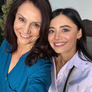 Małgorzata Pieczyńska Instagram - W rodzinie Chodakowskich dzieje się dużo. Dramaty, napięcia🥺❤️🎬 szczerze mówiąc dobrze się to gra! Aktorzy mają dużo satysfakcji i mam nadzieję, że widzowie też❤️🙏🎬

#mjakmiłość #serialowarodzinka #emka #naplanie #onset🎥🎬 #actresslife