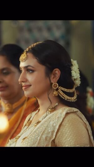 Malvika Nair Instagram - Sri Krishnam🦋🪔

Video song out now! 
https://youtu.be/NotFXboTlIo?si=fQONB_bQ2pa-V7Ib

#KrishnamPranayaSakhi #janmashtami