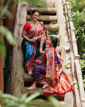 Manasi Naik Instagram - गवर गौरी ग गौरी ग,
झिम्मा फुगडी खेळू दे,
हिरव्या रानात रानात
गवर माझी नाचू दे
गौरी पूजनाच्या हार्दिक शुभेच्छा 🌺🌺

An Exclusive with @nathicha__nakhara 🎬😇

Jewellery 🎀 @nathicha__nakhara 
MUA 🎀 @neeta_kudale_  and @hair_by_monali 
Outfit 🎀 @shobha_designer_24 
Photography 🎀 @image.pro.studio 
Location 🎀 @forest_home_villa 
Saree drape 🎀 @santoshikadam81
Nails 🎀 @nailartstudio_lokhndwala