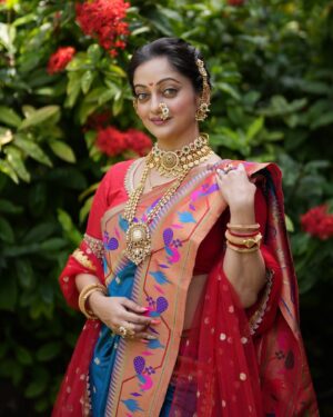Manasi Naik Instagram - सुंदर मन हे हजार सुंदर चेहऱ्यांपेक्षा श्रेष्ठ आहे 👸🏻

An Exclusive with @nathicha__nakhara 🎬😇

Jewellery 🎀 @nathicha__nakhara 
MUA 🎀 @neeta_kudale_  and @hair_by_monali 
Outfit 🎀 @shobha_designer_24 
Photography 🎀 @image.pro.studio 
Location 🎀 @forest_home_villa