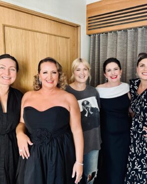 Mandy Moore Instagram - Creative Arts Emmys…what a night!!! ❤️❤️❤️ and…who needs a red carpet when you have the corner of your hotel room 😁 Big thank you to the glam ladies…Melissa, Alexis and Rhonda, you made my sis and I feel like a million bucks and…Jeff, you are the best date ever! Thank you for joining Missy and I for the big night ❤️