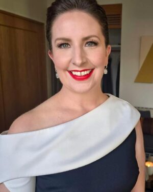 Mandy Moore Instagram - Creative Arts Emmys…what a night!!! ❤️❤️❤️ and…who needs a red carpet when you have the corner of your hotel room 😁 Big thank you to the glam ladies…Melissa, Alexis and Rhonda, you made my sis and I feel like a million bucks and…Jeff, you are the best date ever! Thank you for joining Missy and I for the big night ❤️