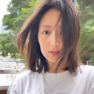 Mandy Tam Man-Huen Instagram - Travelling on 叮叮
Feeling the summer breeze 

Daydreaming 
Listening to my summer playlist 

Watching people and cars passing by 
Feeling the summer breeze 💭☀️

@dysonwear
#DysonHK #DysonOnTrac #Dyson
